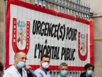 devant l'hôpital Tenon